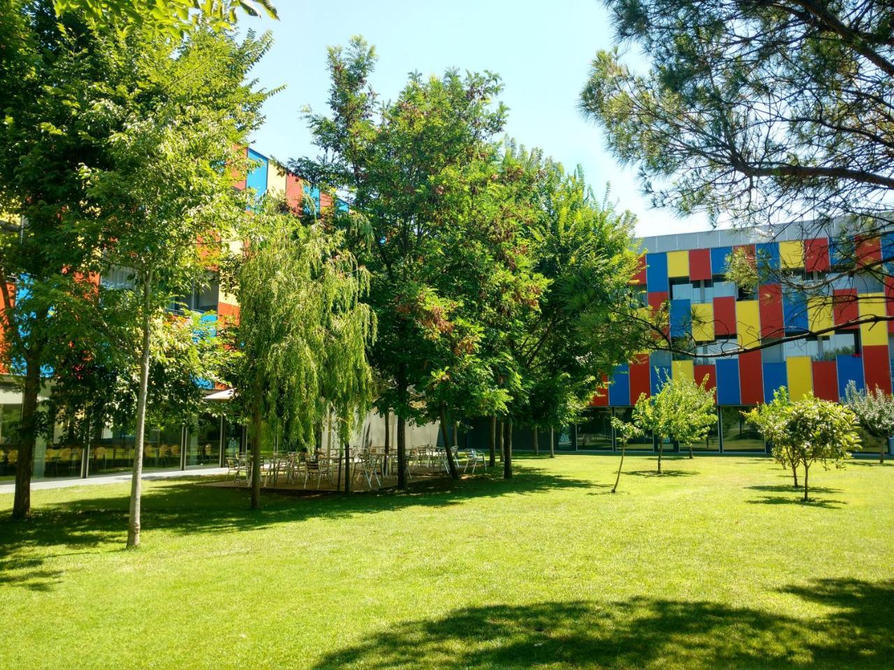 Centre Esplai Albergue Эль-Прат-де-Льобрегат Экстерьер фото